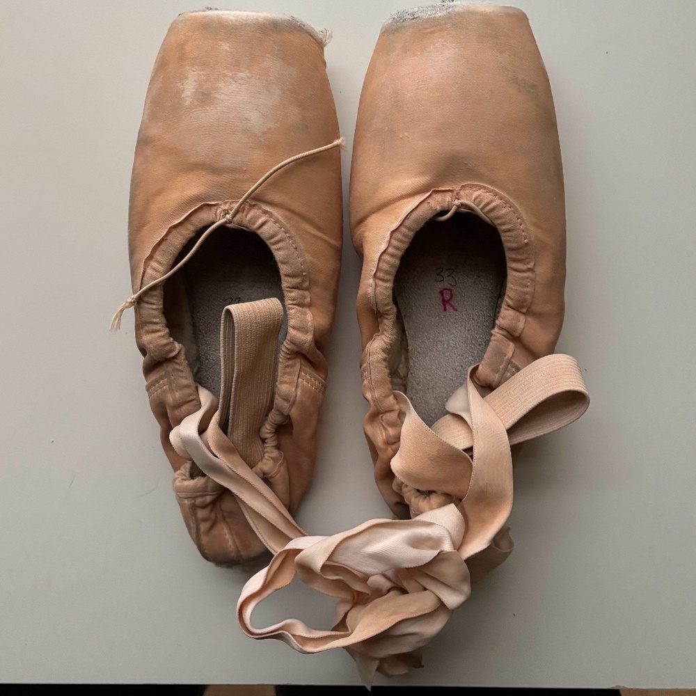 Used Suffolk pointe shoes - pancaked pair